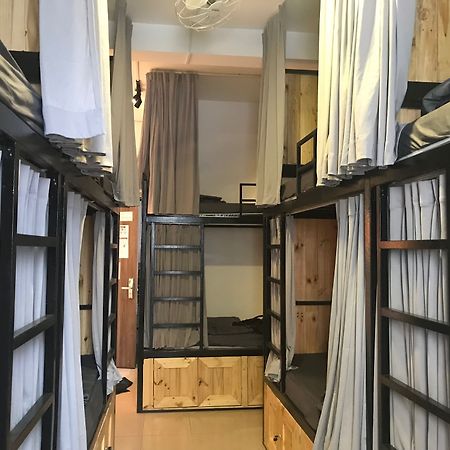 Wanderlust Saigon Hostel & Rooftop Bar ホーチミン市 エクステリア 写真