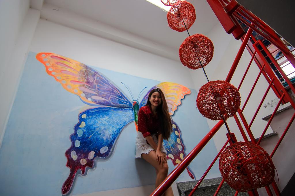 Wanderlust Saigon Hostel & Rooftop Bar ホーチミン市 エクステリア 写真