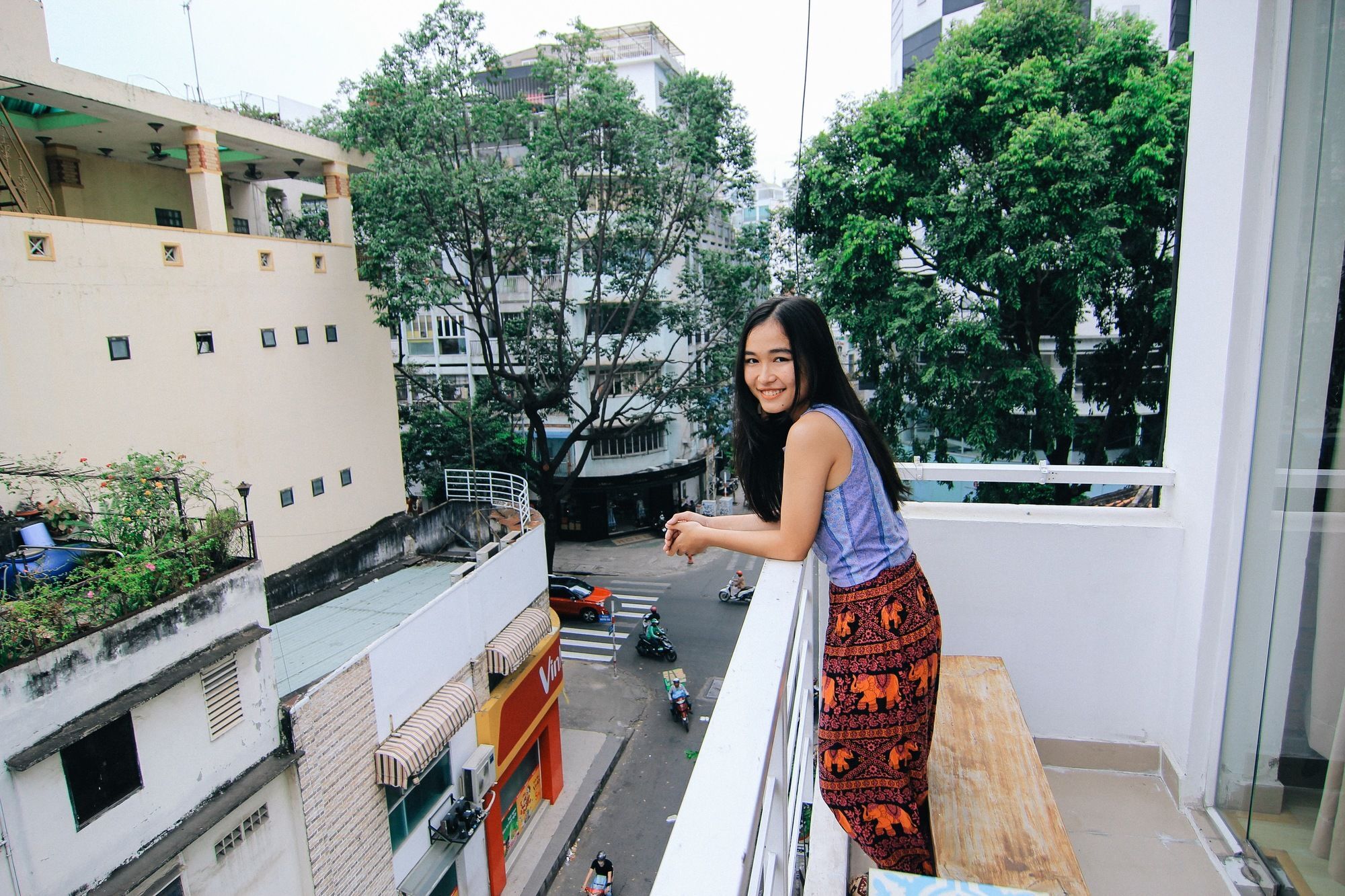Wanderlust Saigon Hostel & Rooftop Bar ホーチミン市 エクステリア 写真